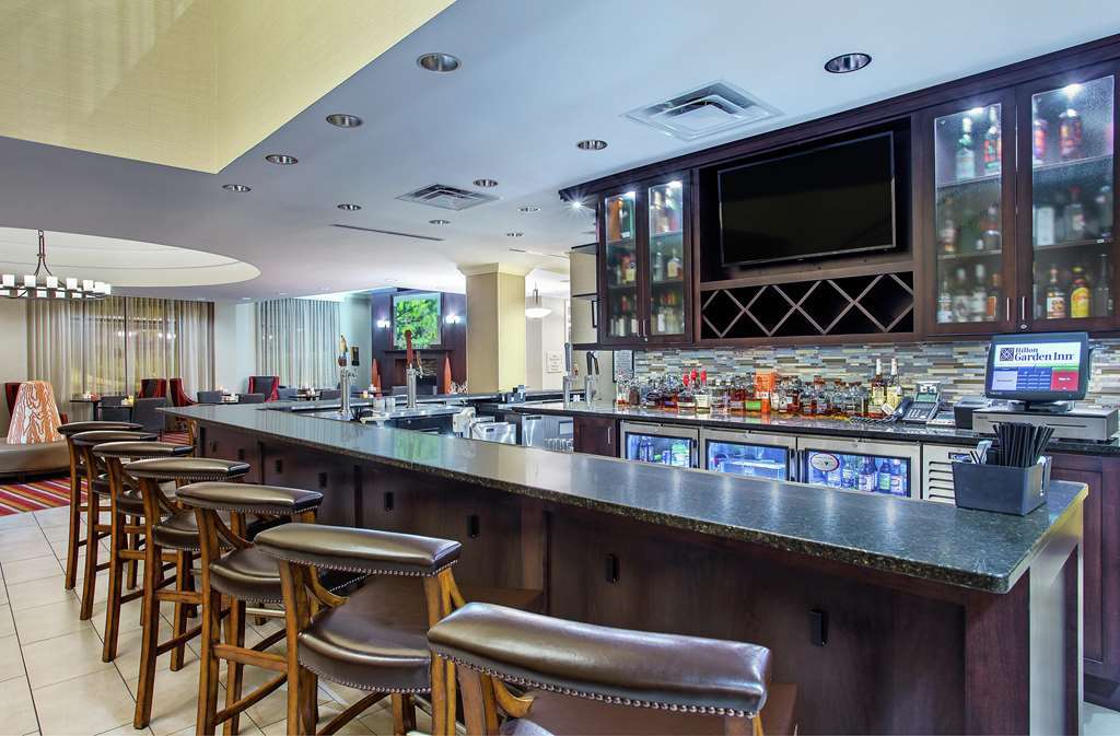 Hilton Garden Inn Пайквіль Ресторан фото